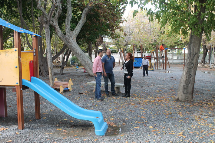 El consistorio de la Villa comienzan las obras de mejora de los parques del municipio.